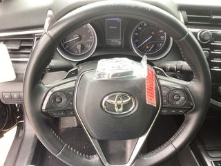 2018 Toyota Camry SE - Interior Steering Wheel With Keys Image